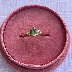 Gently worn 14k gold .96 ct Montana sapphire and diamond ring